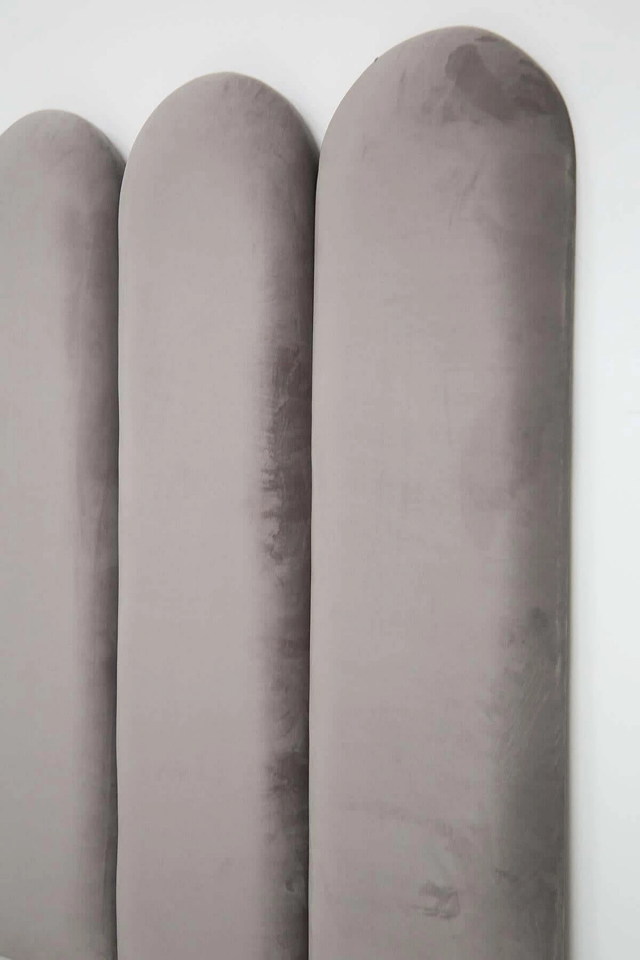 Testiera da letto in velluto grigio di Vinta Domus 3