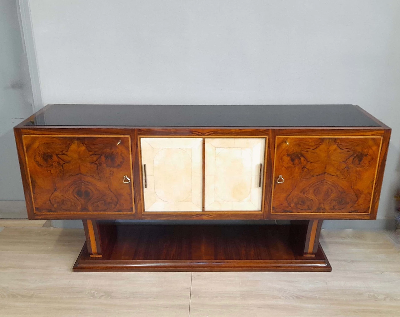 Credenza in stile Art Deco in radica di noce e pergamena, anni '40 2