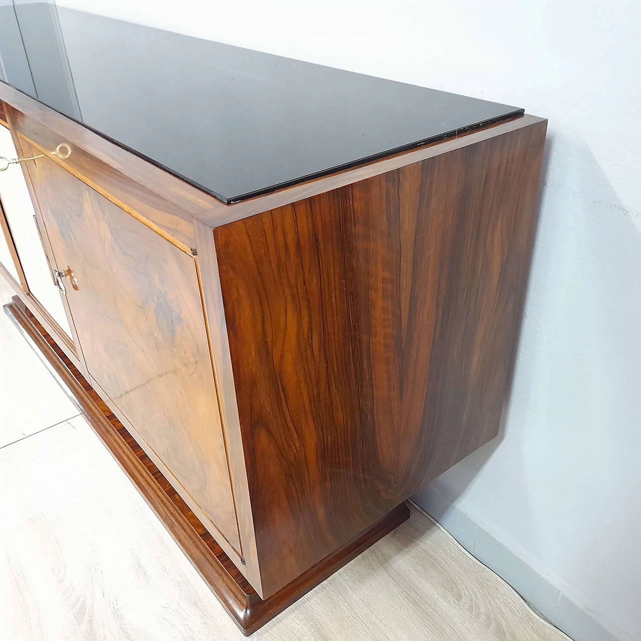 Credenza in stile Art Deco in radica di noce e pergamena, anni '40 4