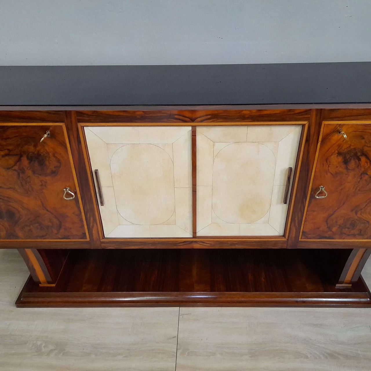 Credenza in stile Art Deco in radica di noce e pergamena, anni '40 5