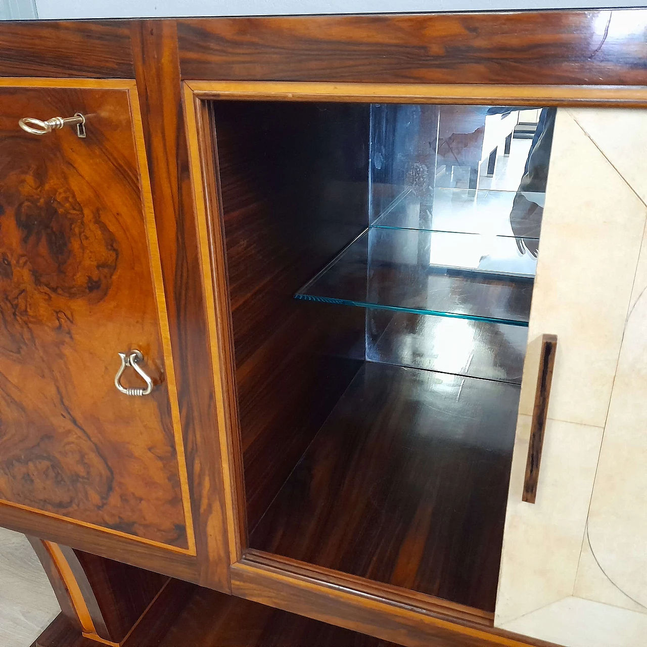 Credenza in stile Art Deco in radica di noce e pergamena, anni '40 10