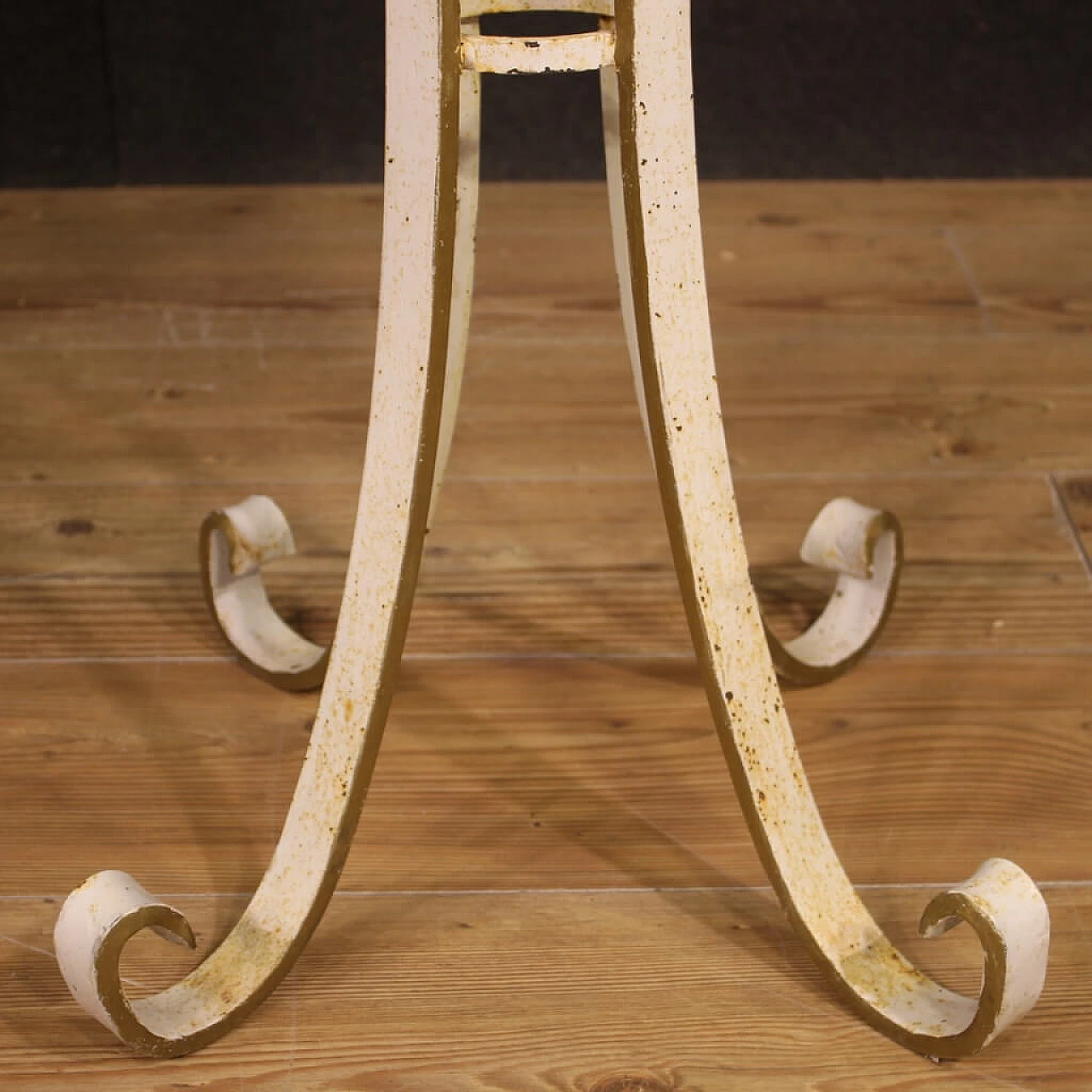 Tavolino in ferro con piano in marmo intarsiato, anni '60 6