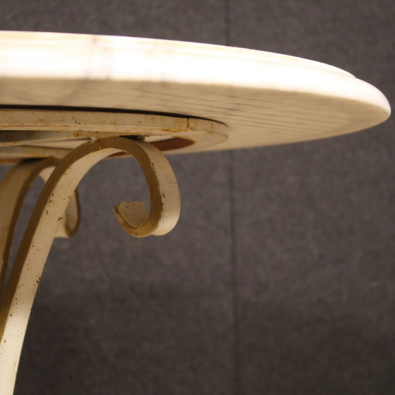 Tavolino in ferro con piano in marmo intarsiato, anni '60 7