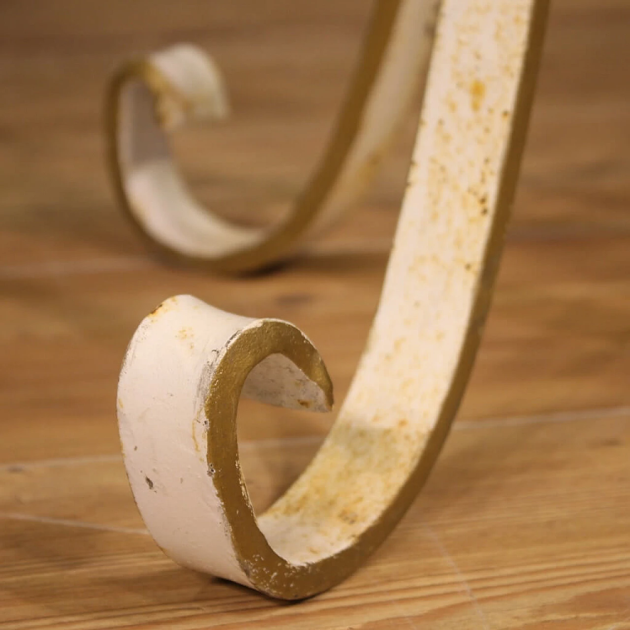 Tavolino in ferro con piano in marmo intarsiato, anni '60 11