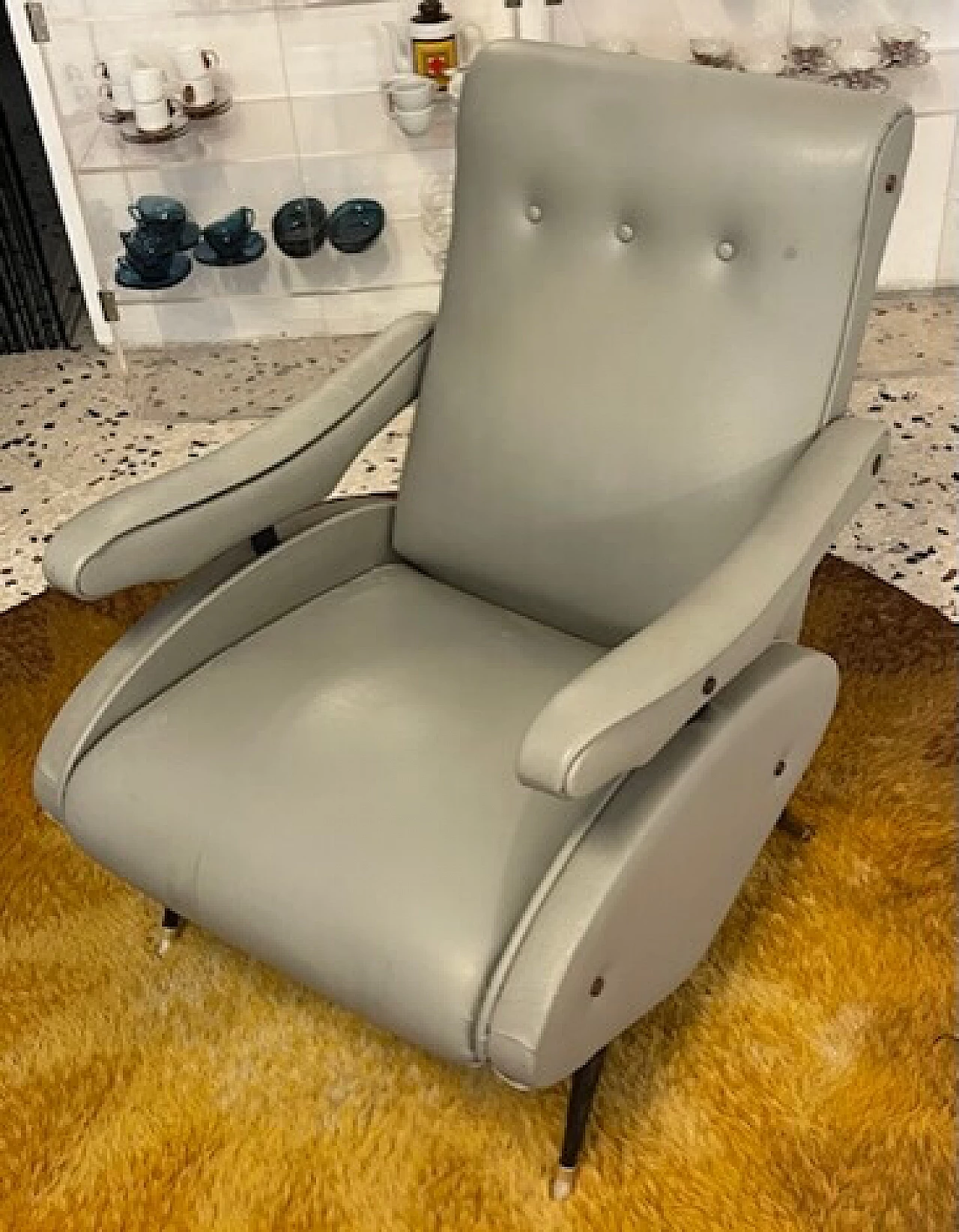 Poltrona in ecopelle, anni '50 2