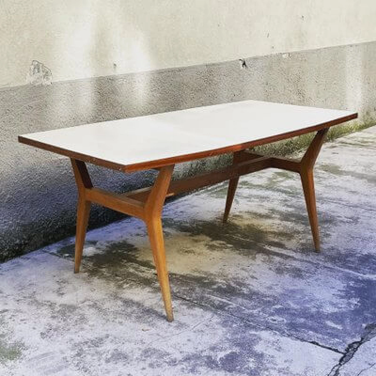 Tavolo da pranzo in legno con piano in laminato, anni '50 1