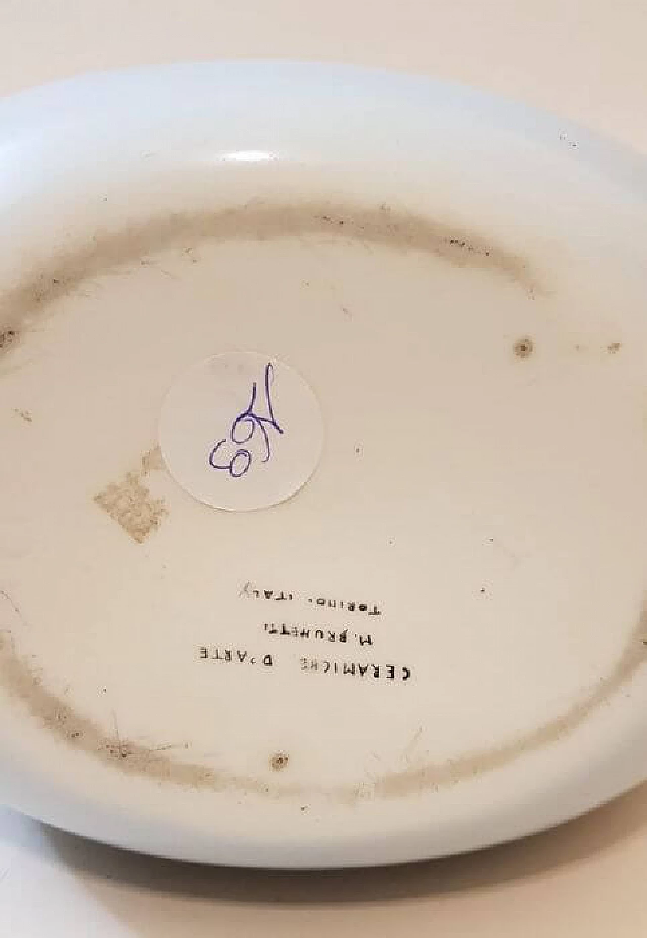 Vaso in ceramica a forma di onda del mare con sirena di M. Brunetti, anni '30 3