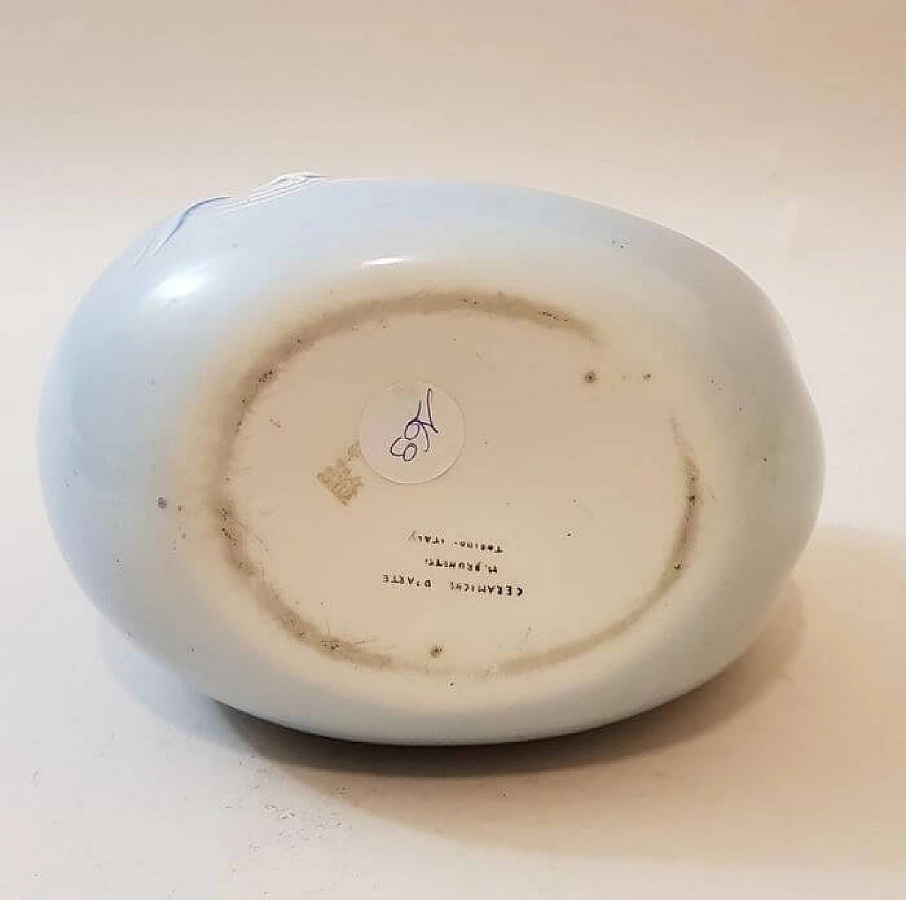Vaso in ceramica a forma di onda del mare con sirena di M. Brunetti, anni '30 5