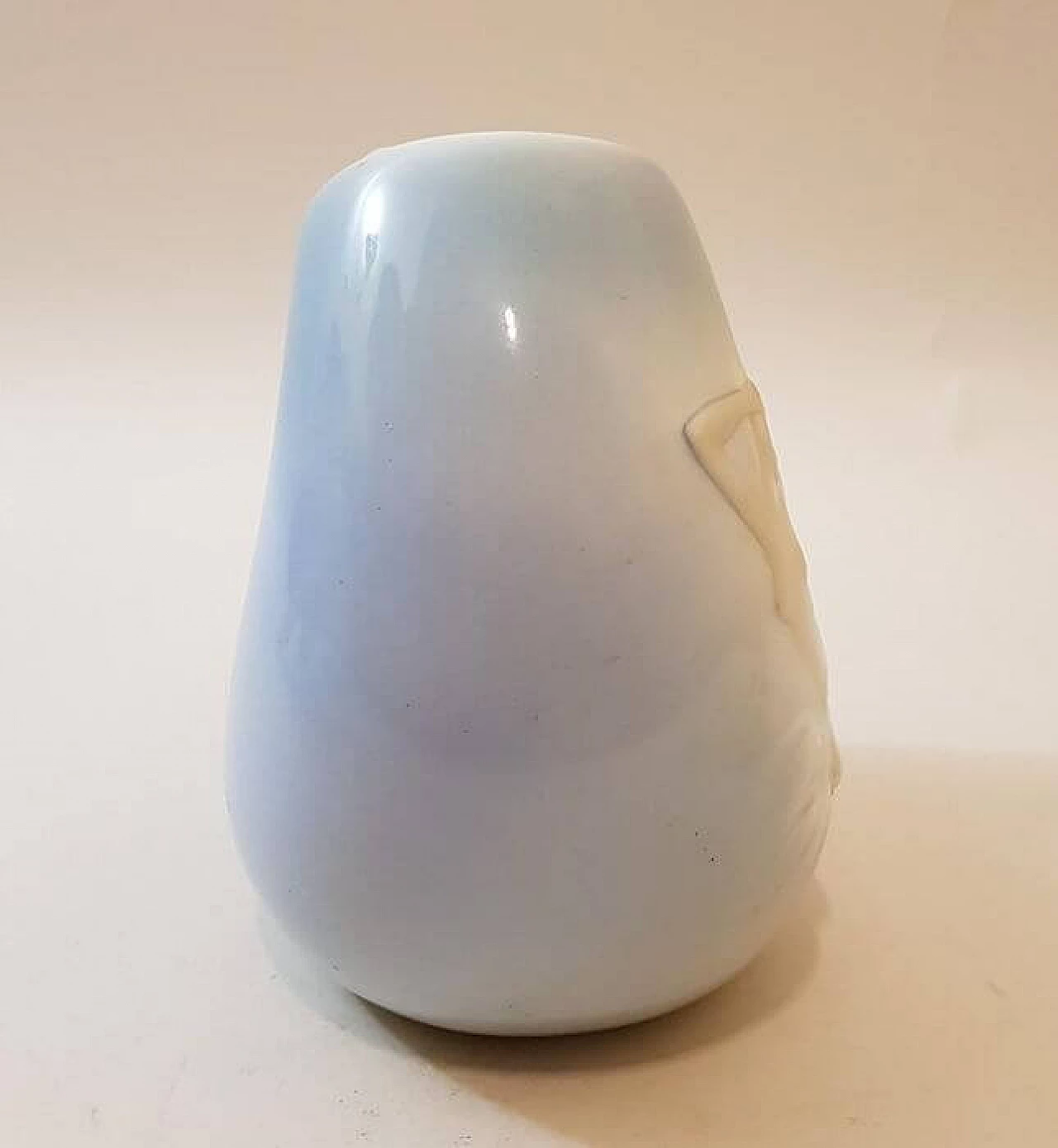 Vaso in ceramica a forma di onda del mare con sirena di M. Brunetti, anni '30 8
