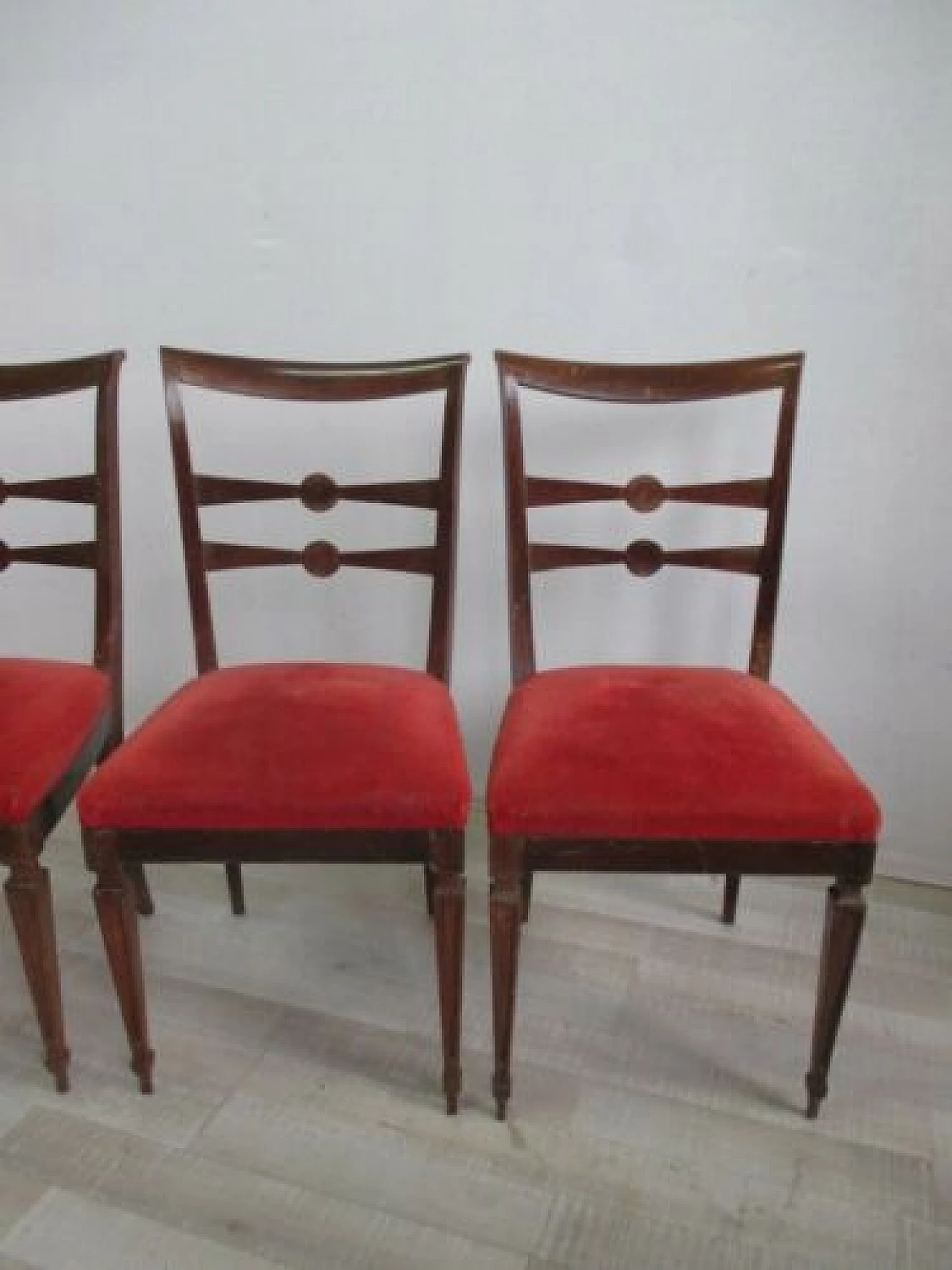 4 Sedie in stile Luigi XVI con seduta in velluto rosso, anni '60 2