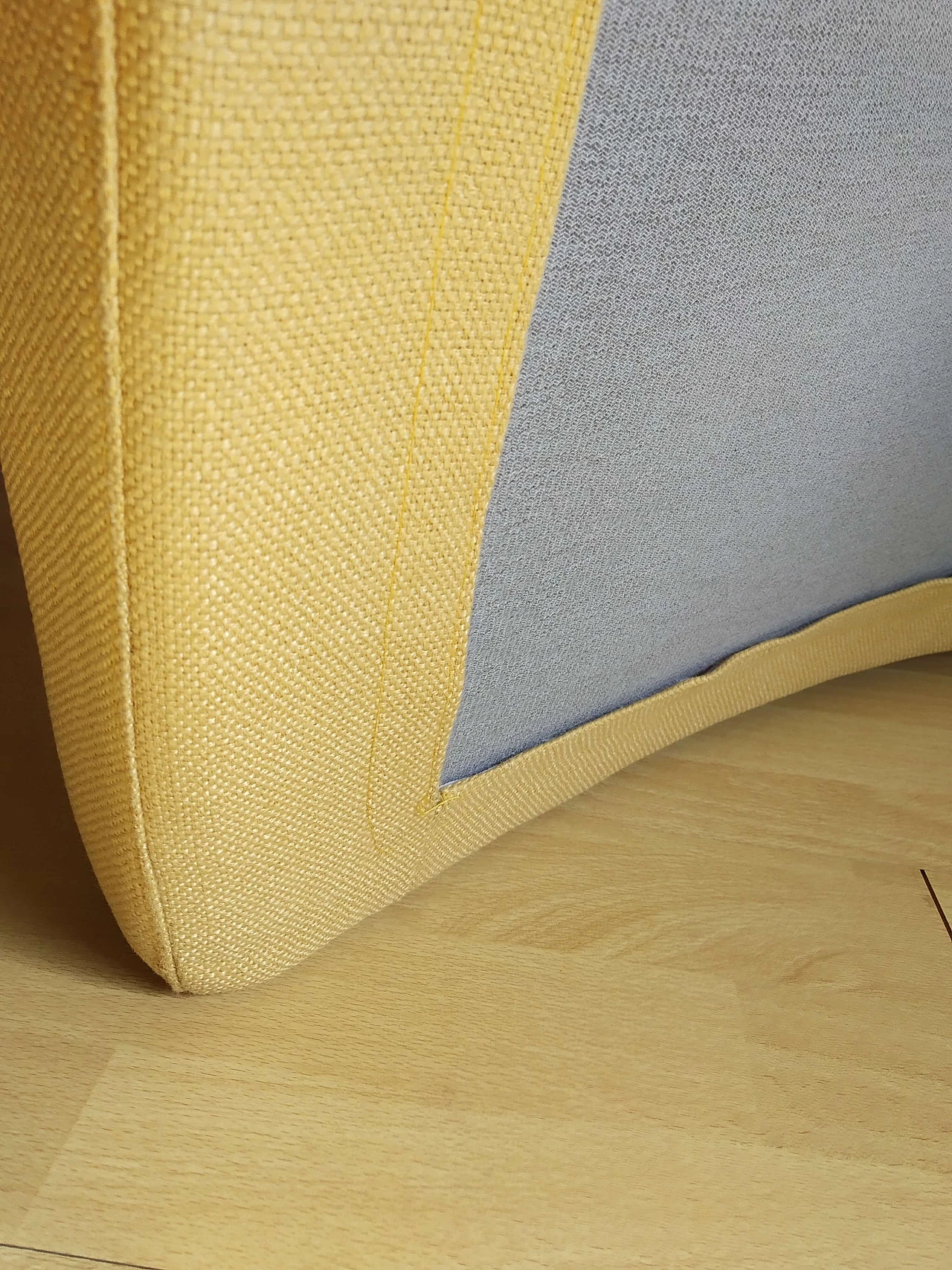 Poltrona Joy in tessuto senape Chateau D'Ax 21