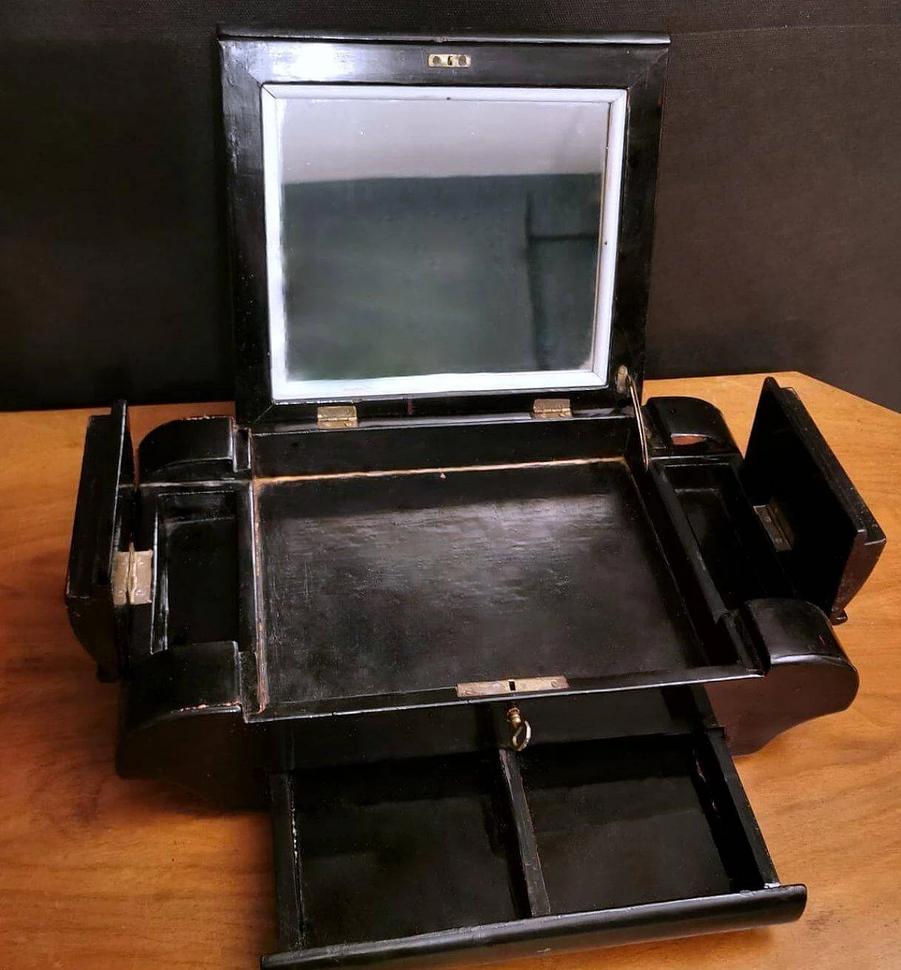 Hand-painted vanity box with mirror, 1950s 15