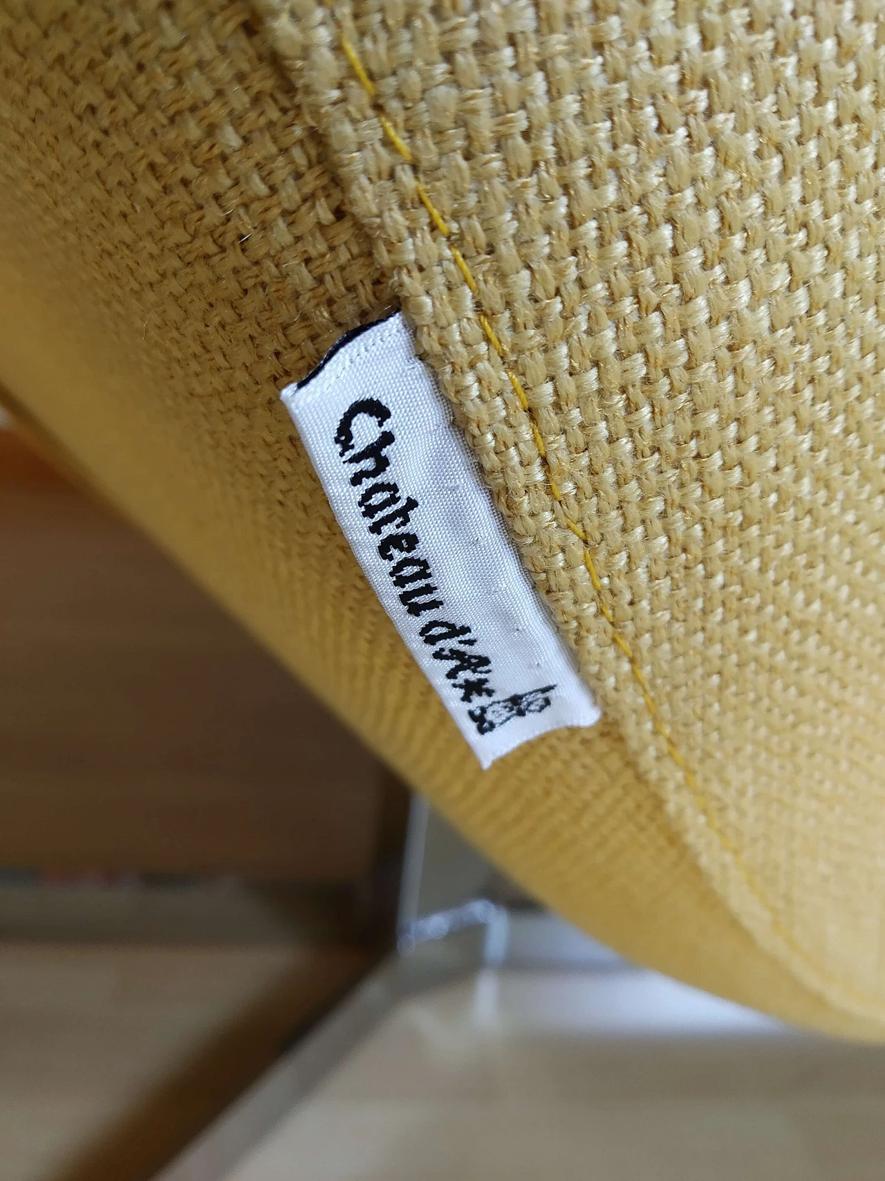 Poltrona Joy in tessuto senape Chateau D'Ax 32