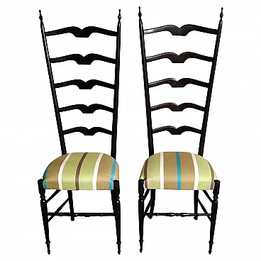Coppia di sedie Chiavari in stile Paolo Buffa con schienale alto, anni '50