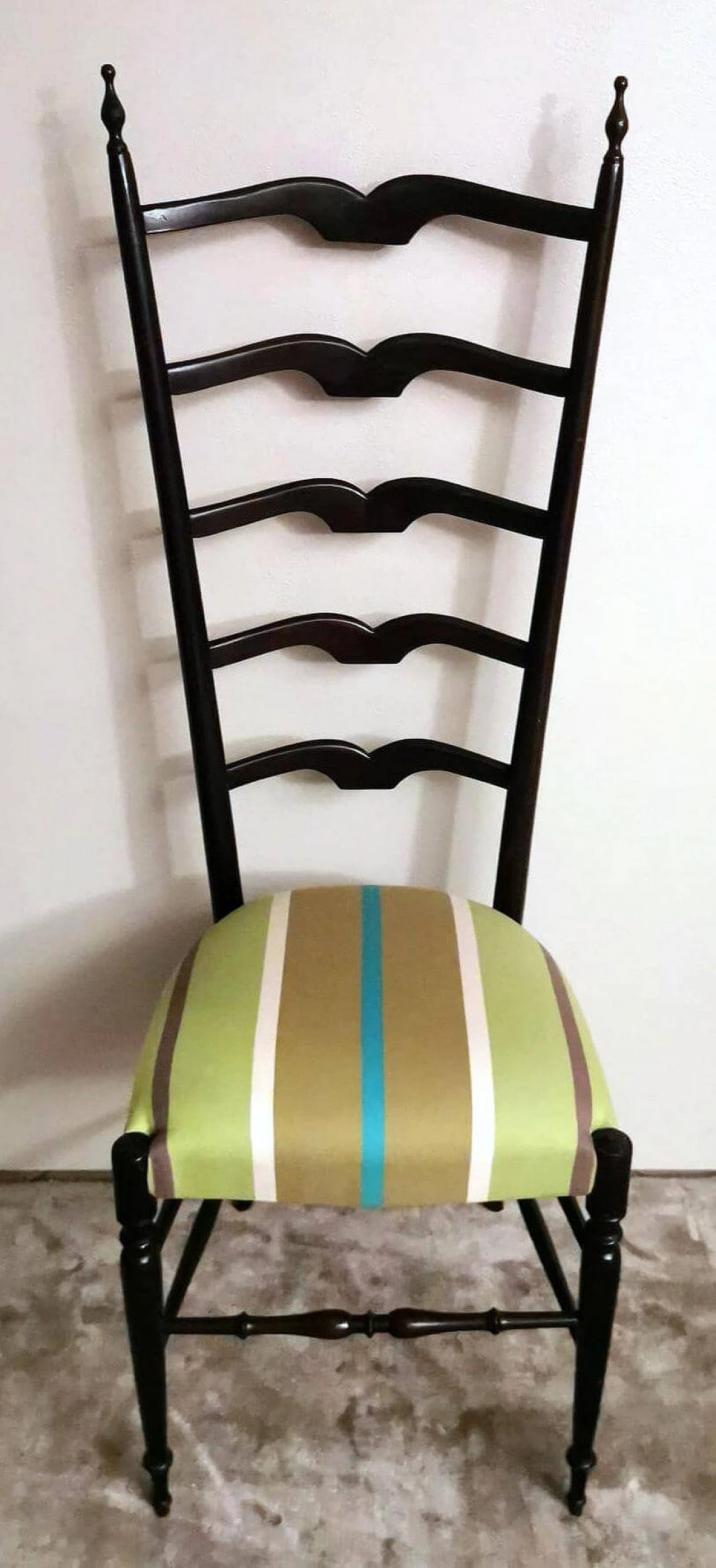 Coppia di sedie Chiavari in stile Paolo Buffa con schienale alto, anni '50 12