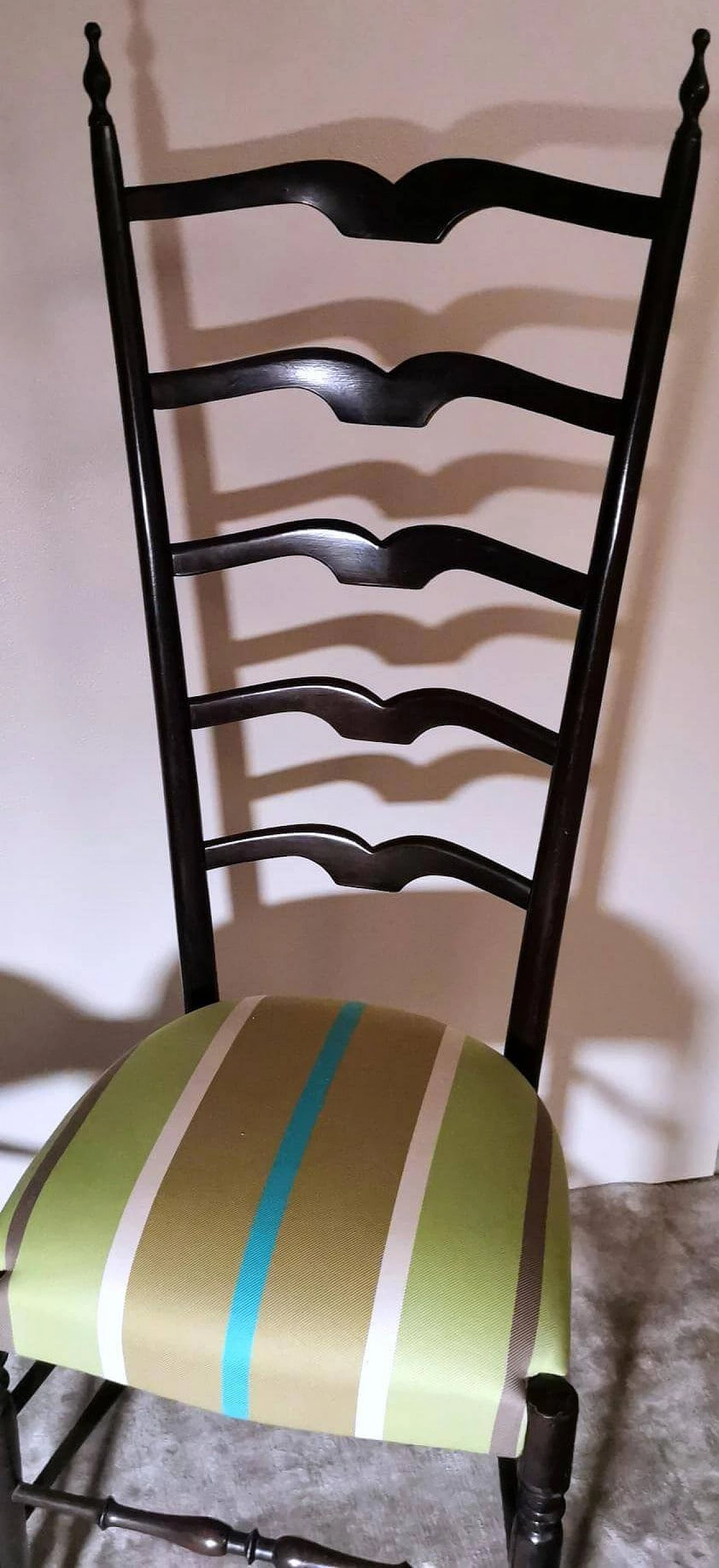 Coppia di sedie Chiavari in stile Paolo Buffa con schienale alto, anni '50 14