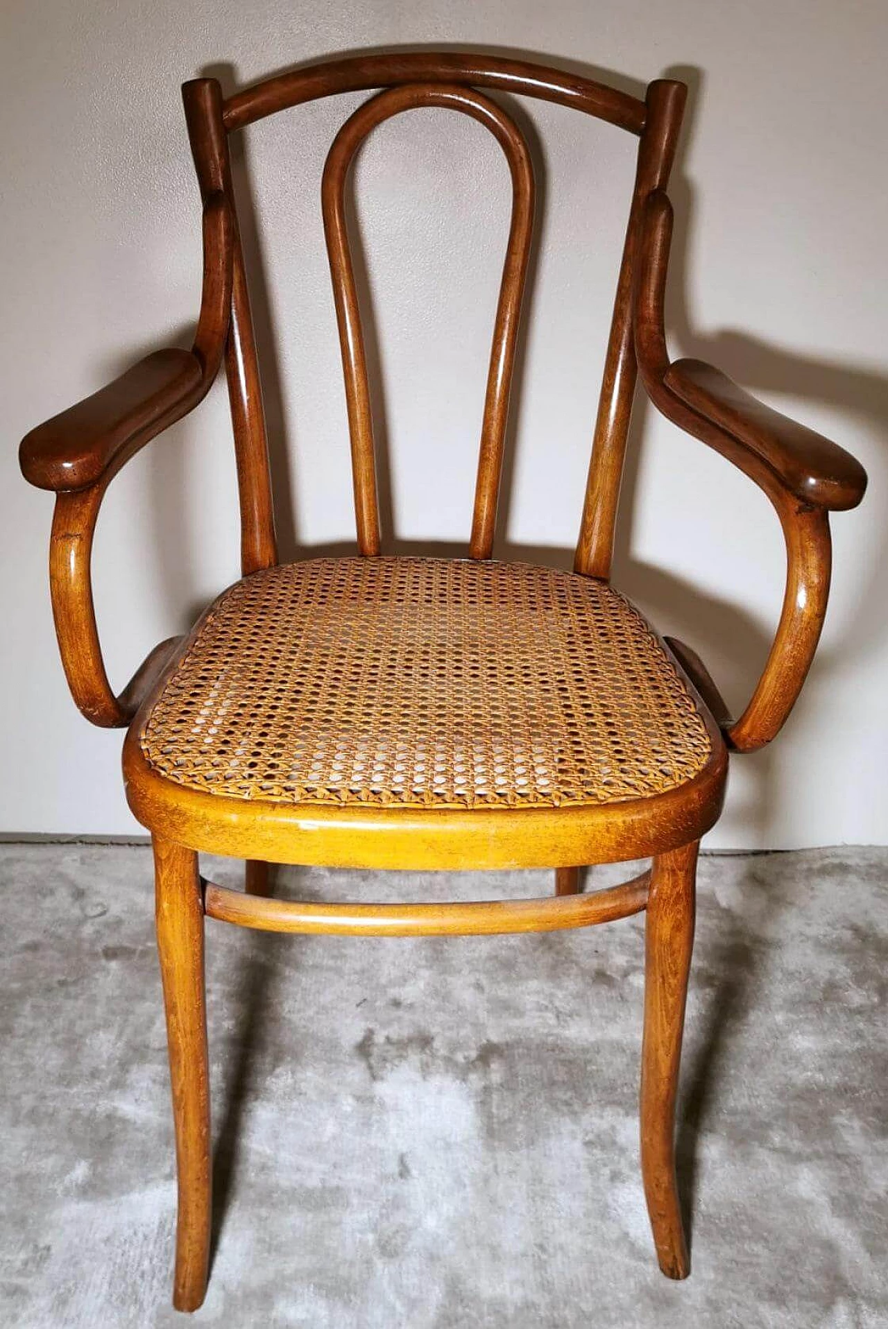 Poltrona 56 in faggio curvato e paglia di Vienna di Thonet, inizio '900 2