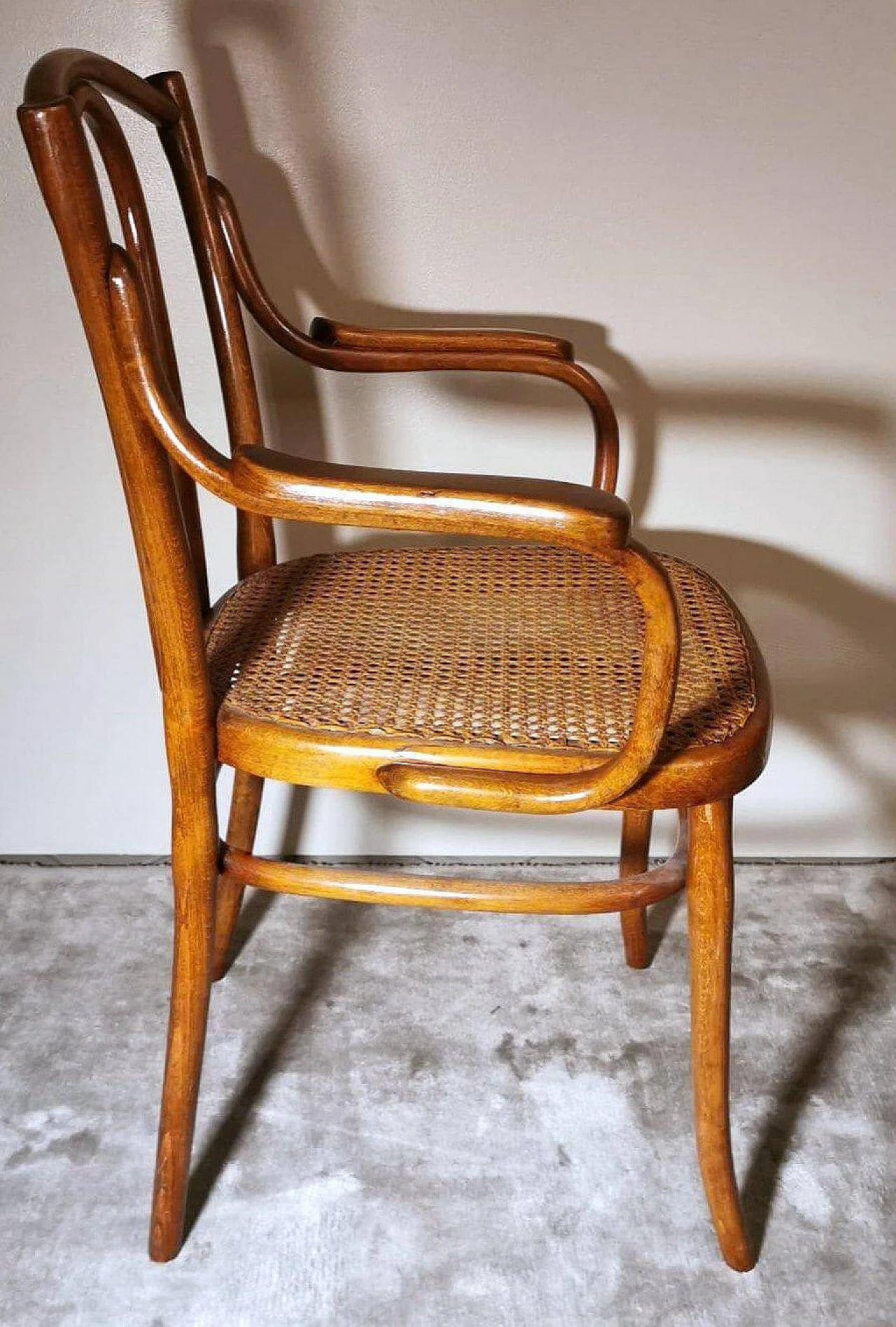 Poltrona 56 in faggio curvato e paglia di Vienna di Thonet, inizio '900 5