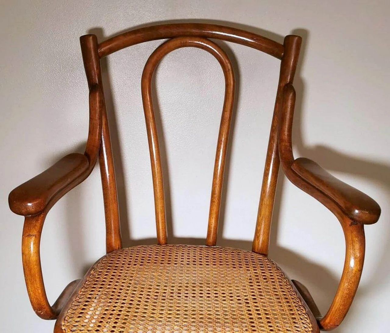 Poltrona 56 in faggio curvato e paglia di Vienna di Thonet, inizio '900 7