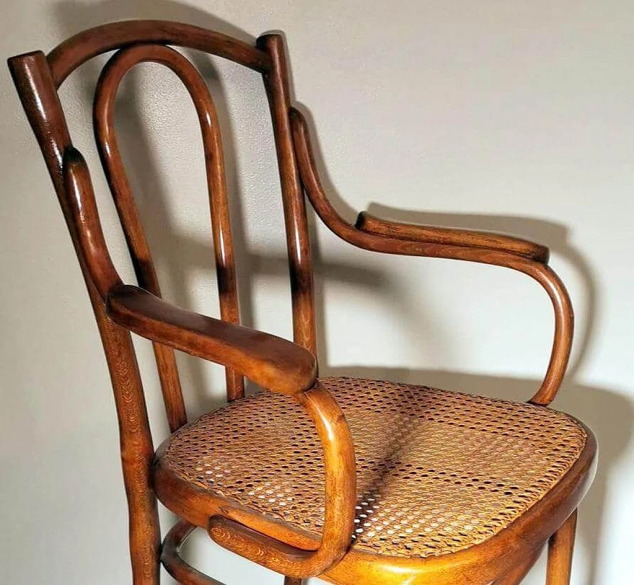 Poltrona 56 in faggio curvato e paglia di Vienna di Thonet, inizio '900 8