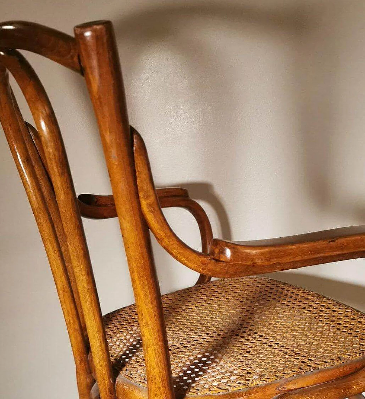 Poltrona 56 in faggio curvato e paglia di Vienna di Thonet, inizio '900 11