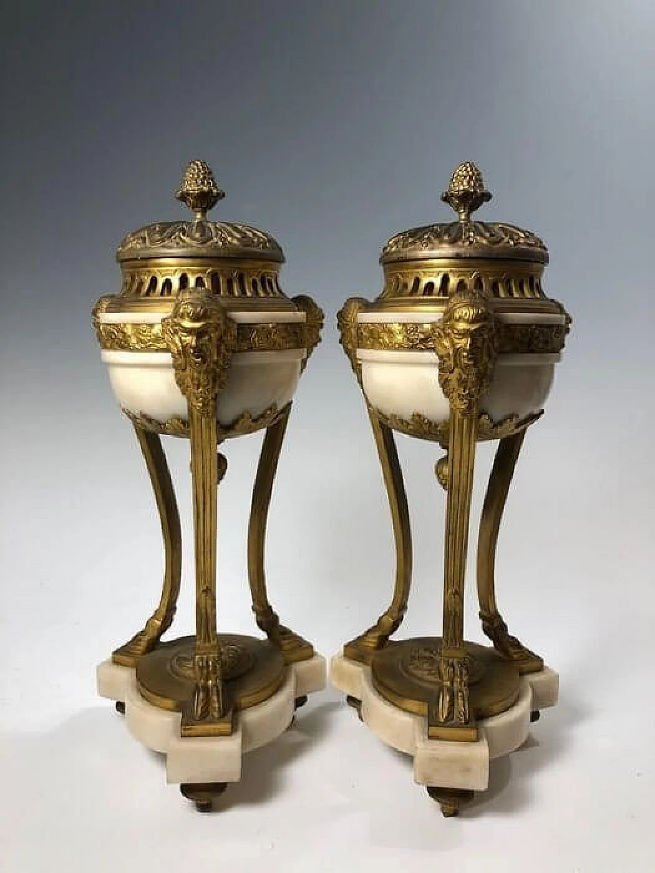 Coppia di bruciaincensi in bronzo dorato e marmo bianco, '800 4