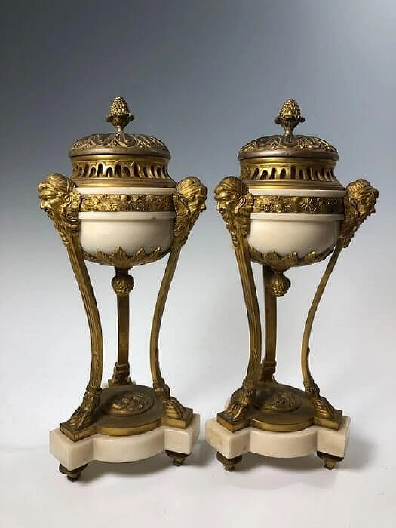 Pair of gilt bronze and white marble incense burners, 19th century 7