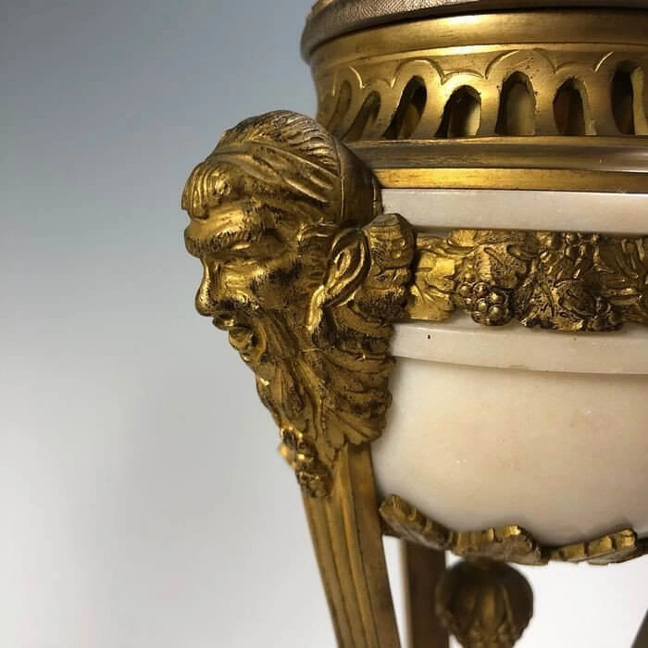 Pair of gilt bronze and white marble incense burners, 19th century 8