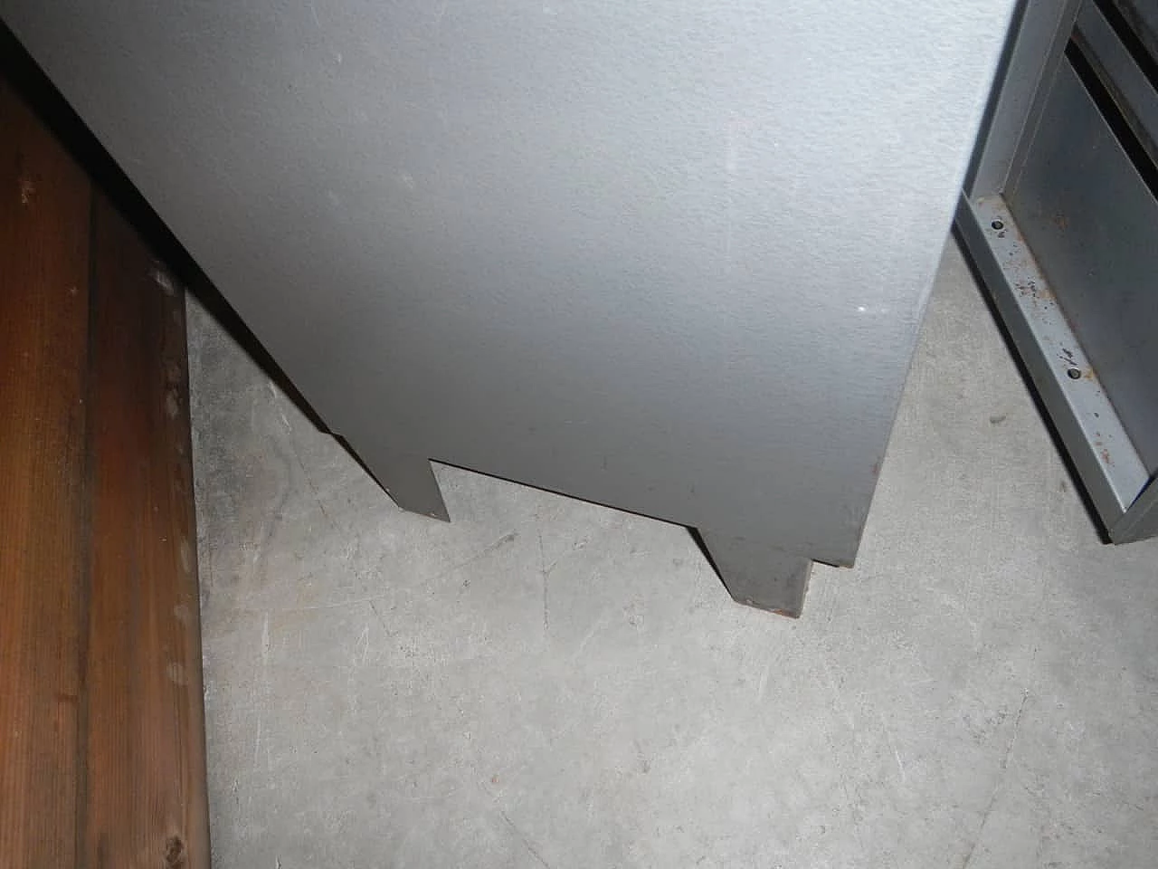 Armadietto in metallo, anni '70 3