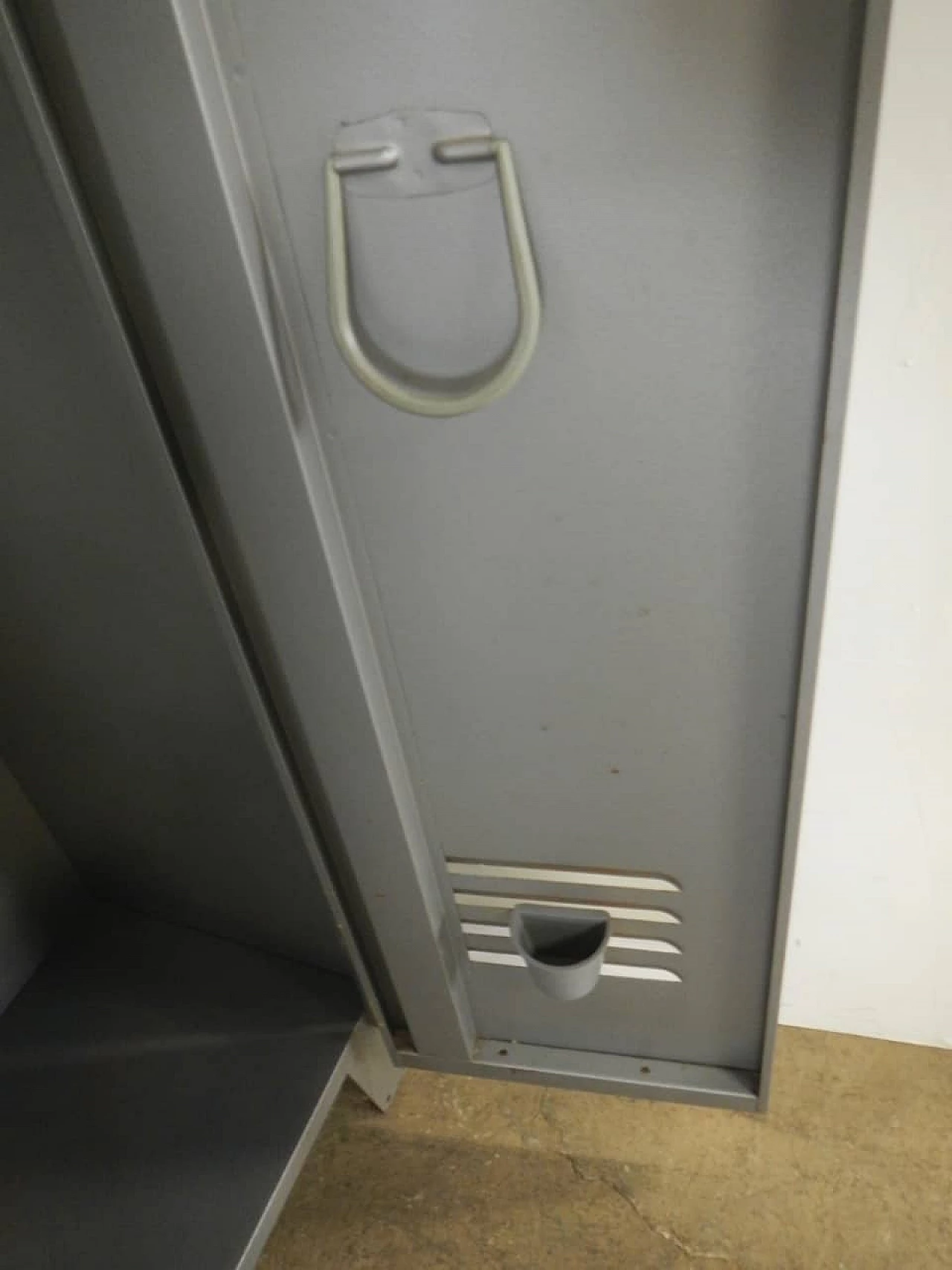 Armadietto in metallo, anni '70 10