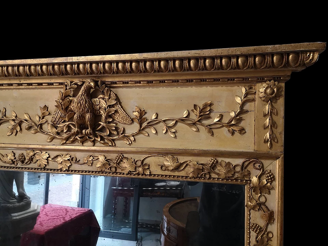 Specchiera con cornice dorata in stile Luigi XVI, '700 1