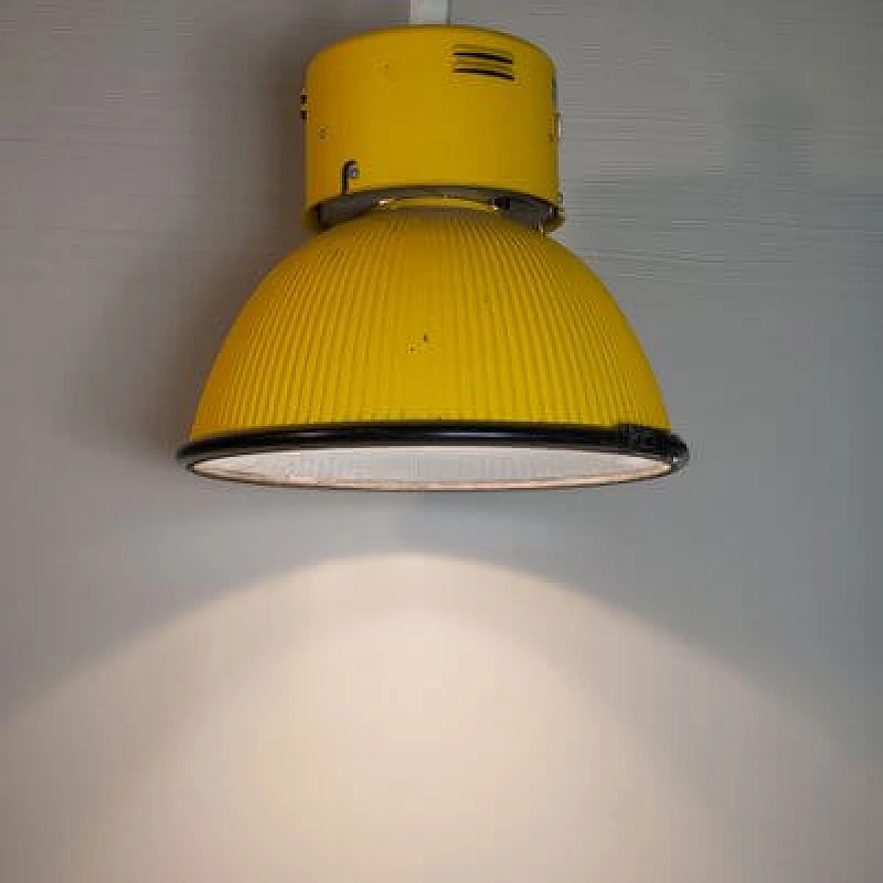 Industrial lamp attributed to Disano in yellow aluminium, 1980s 7