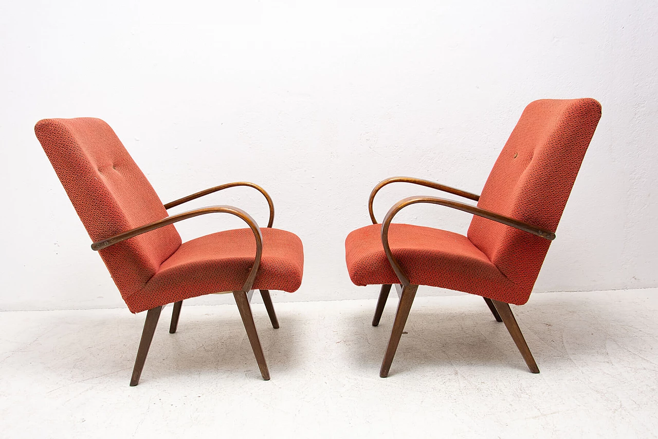 Coppia di poltrone di Jaroslav Šmídek in legno curvato, anni '60 9