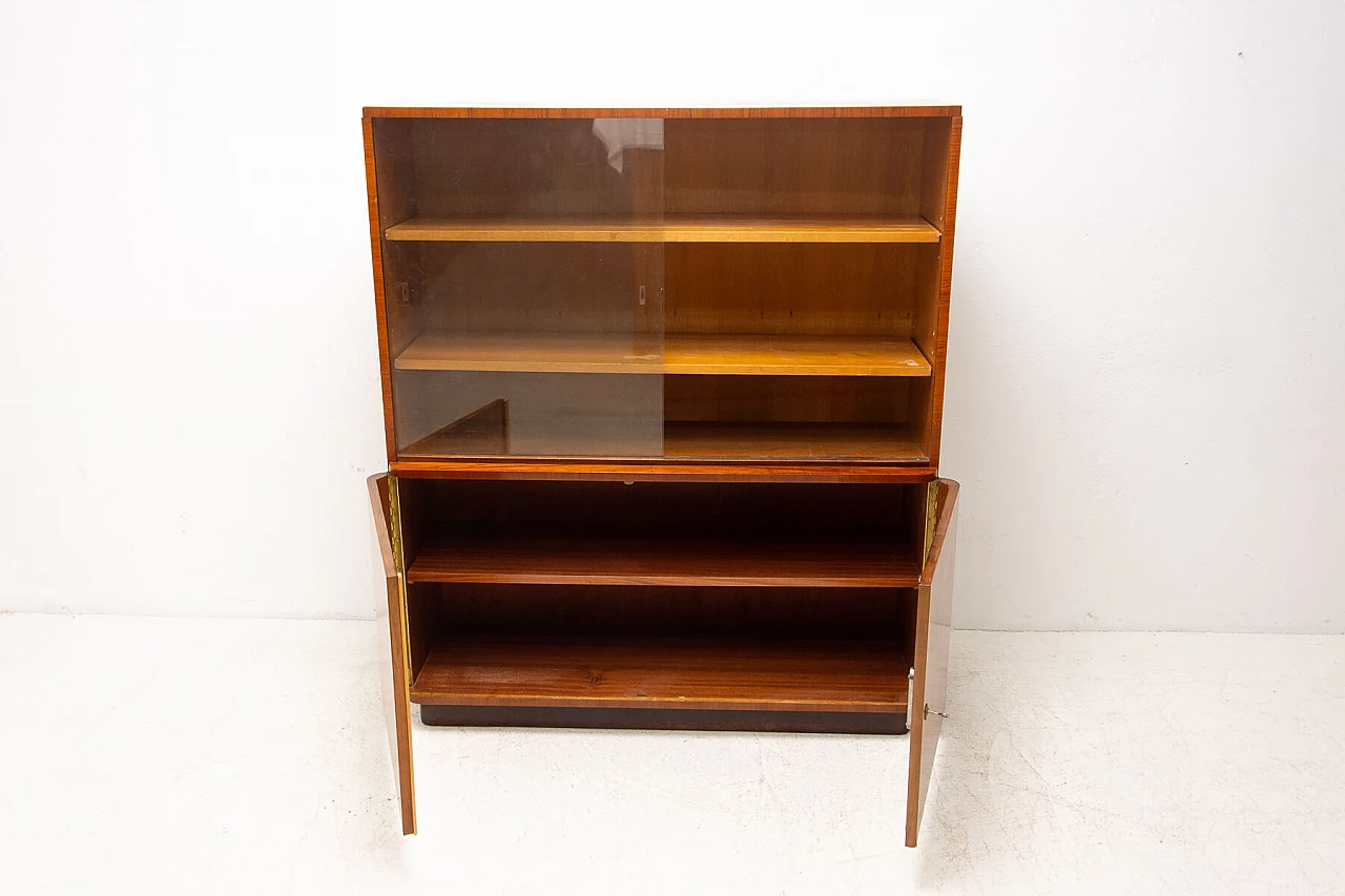 Libreria in noce di UP Zavody con ante in vetro, anni '50 6