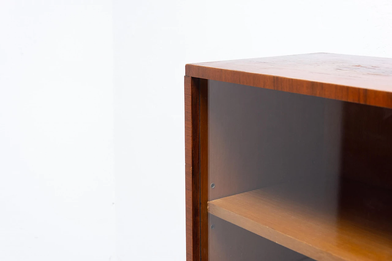 Libreria in noce di UP Zavody con ante in vetro, anni '50 15