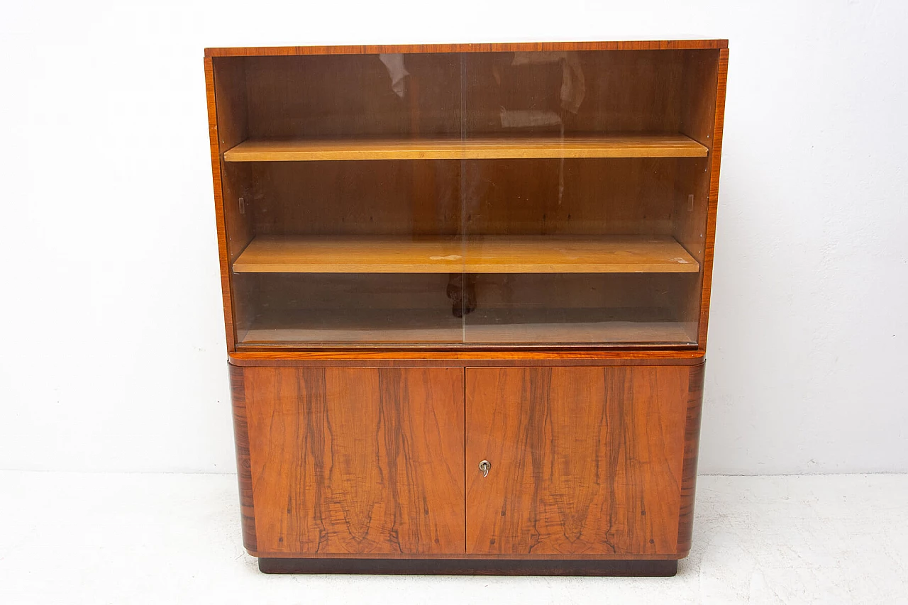 Libreria in noce di UP Zavody con ante in vetro, anni '50 19