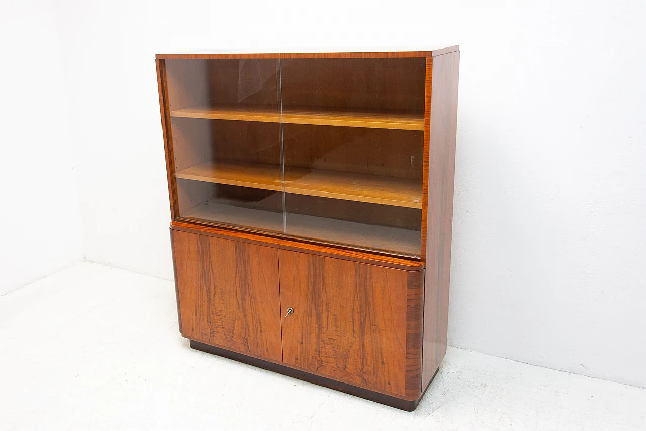 Libreria in noce di UP Zavody con ante in vetro, anni '50 21