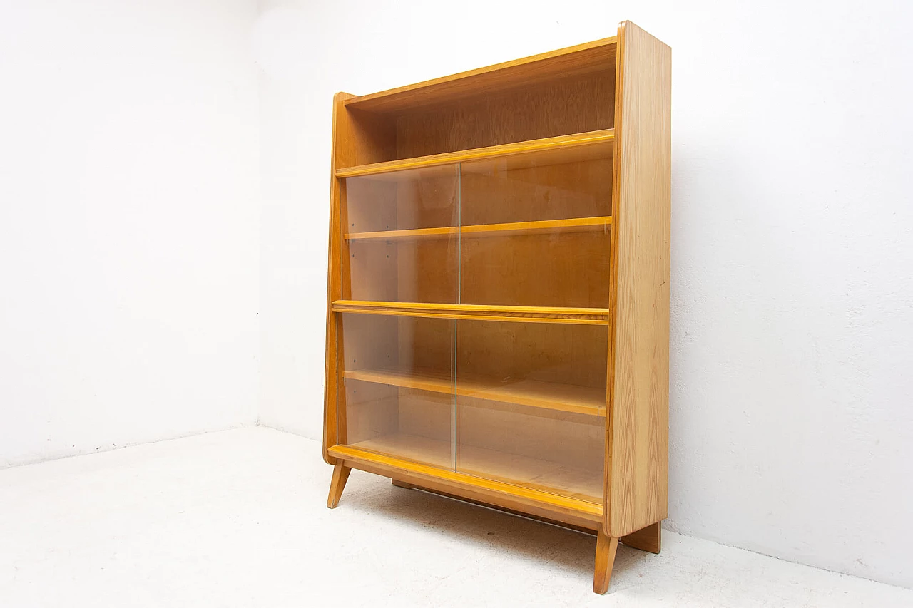 Libreria in noce di František Jirák per Jitona, anni '60 2