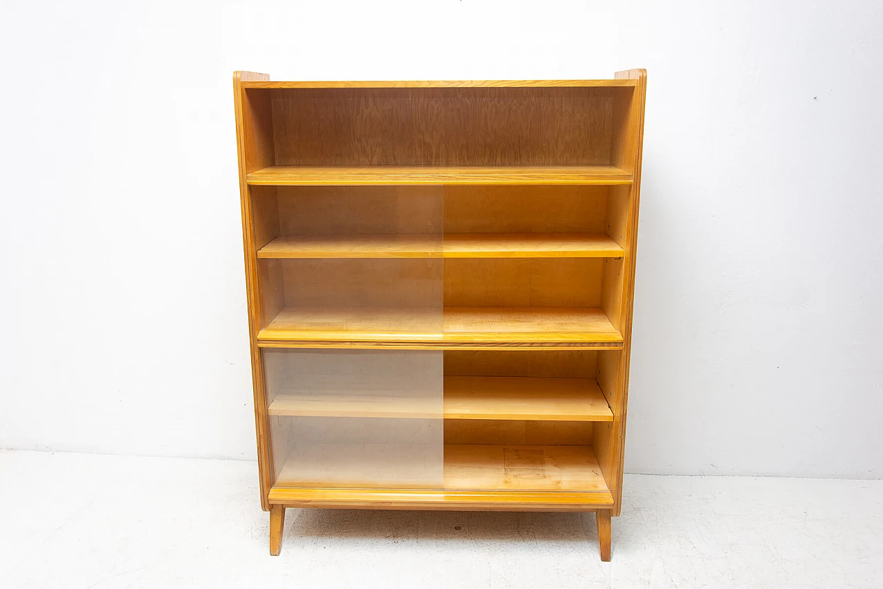 Libreria in noce di František Jirák per Jitona, anni '60 4