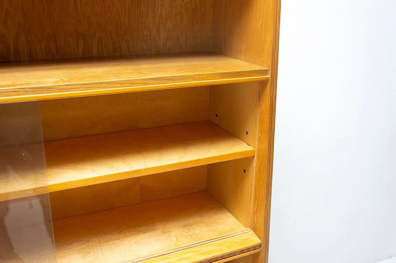 Libreria in noce di František Jirák per Jitona, anni '60 5