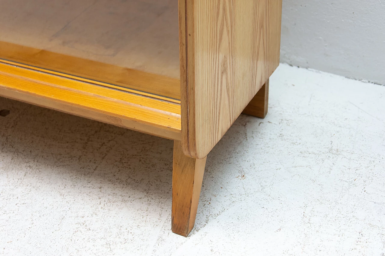 Libreria in noce di František Jirák per Jitona, anni '60 10