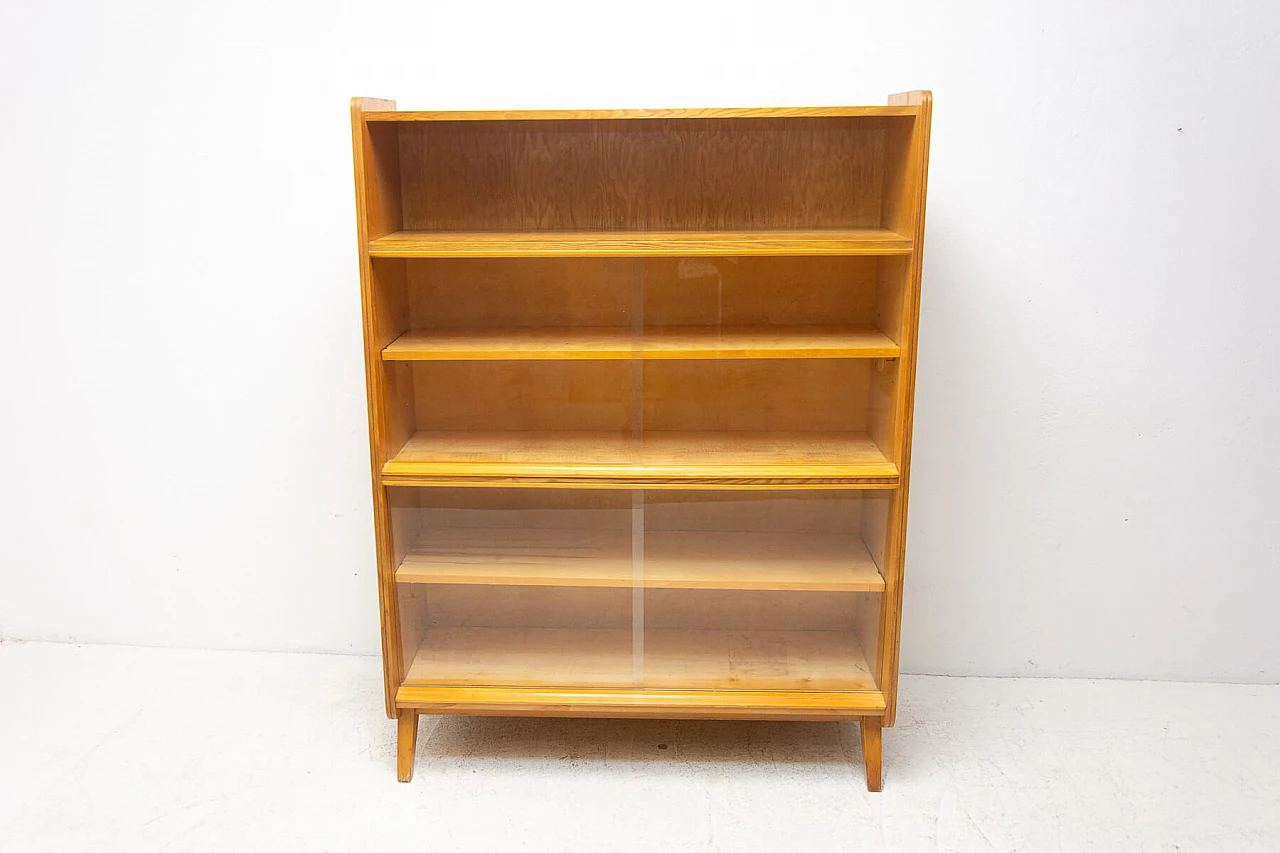 Libreria in noce di František Jirák per Jitona, anni '60 13