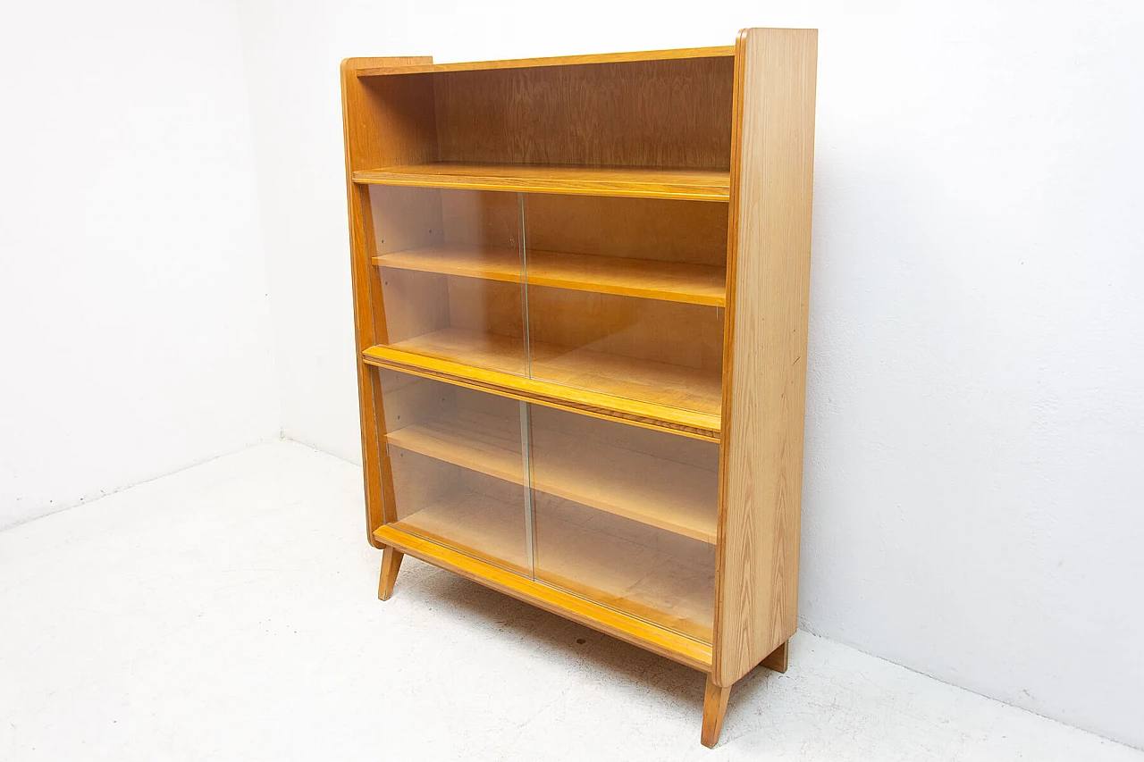 Libreria in noce di František Jirák per Jitona, anni '60 17