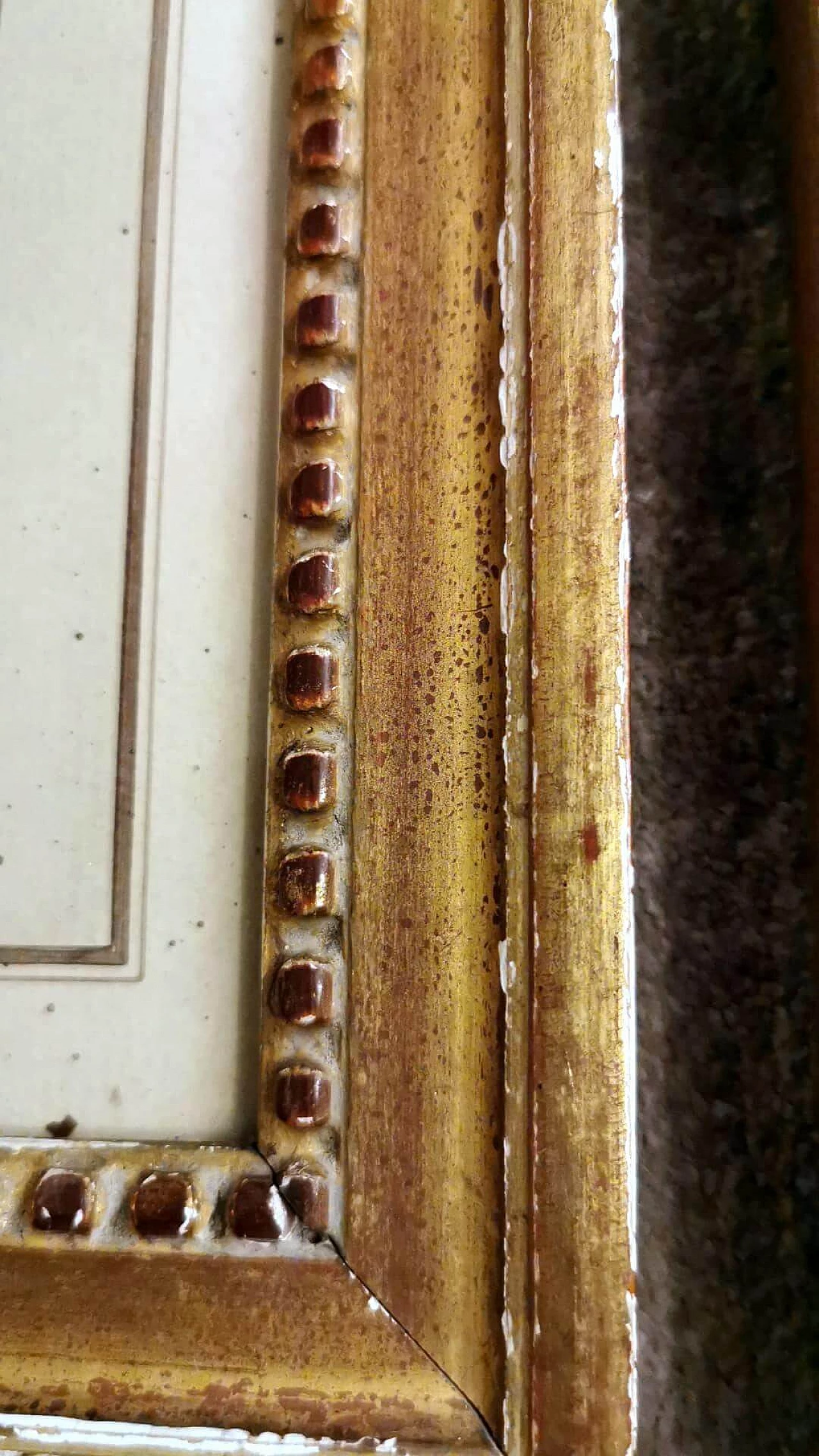 Pair of colour prints of gentlewomen with gilded frames, 18th century 3