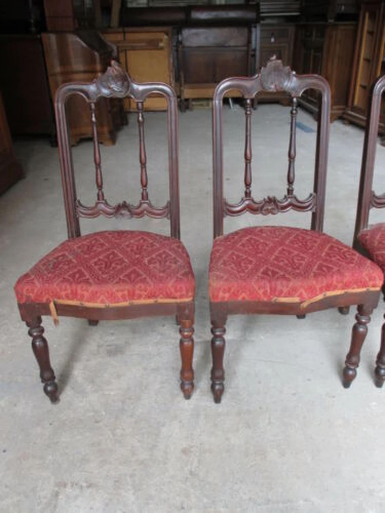 4 Louis Philippe carved walnut chairs, mid 19th century 3