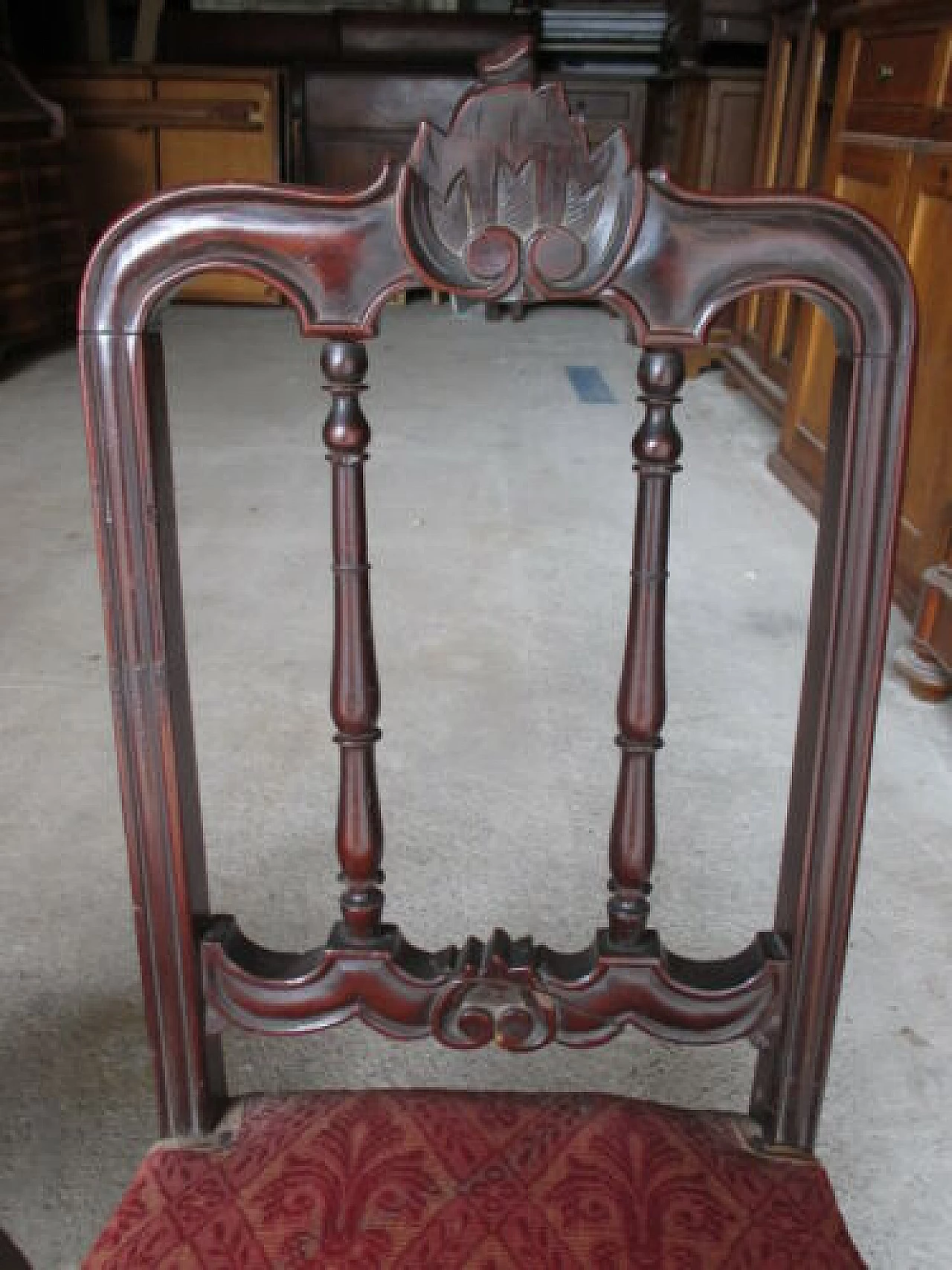 4 Louis Philippe carved walnut chairs, mid 19th century 5