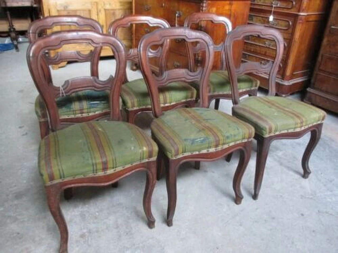 6 Walnut Luigi Filippo chairs, 19th century 1