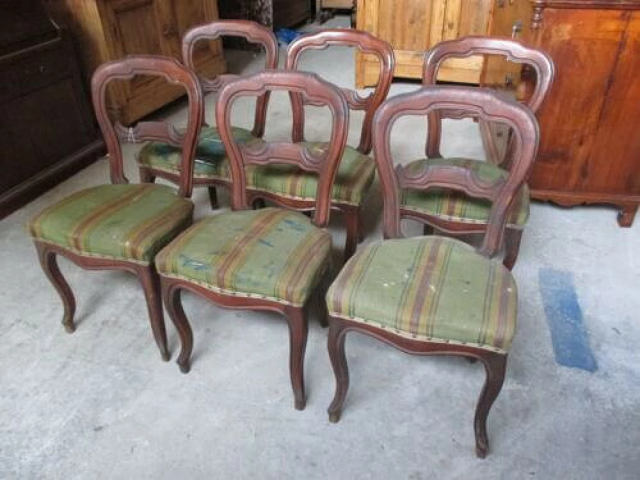 6 Walnut Luigi Filippo chairs, 19th century 2