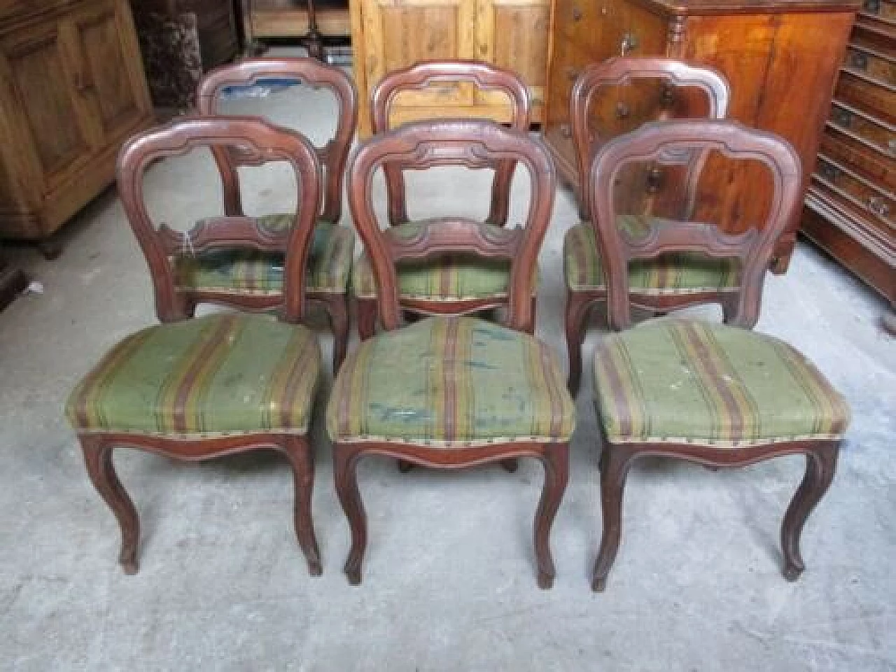 6 Walnut Luigi Filippo chairs, 19th century 3