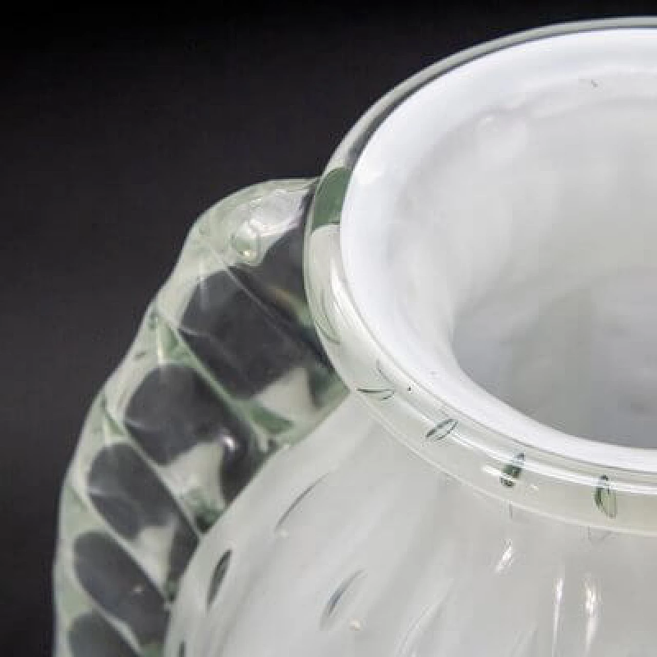 Vaso in vetro bianco, anni '30 9